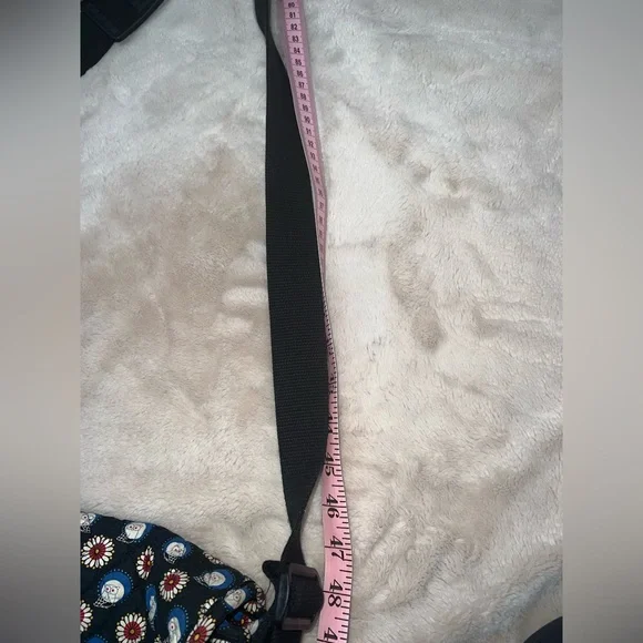 Vera Bradley messenger bag. - Picture 8 of 11